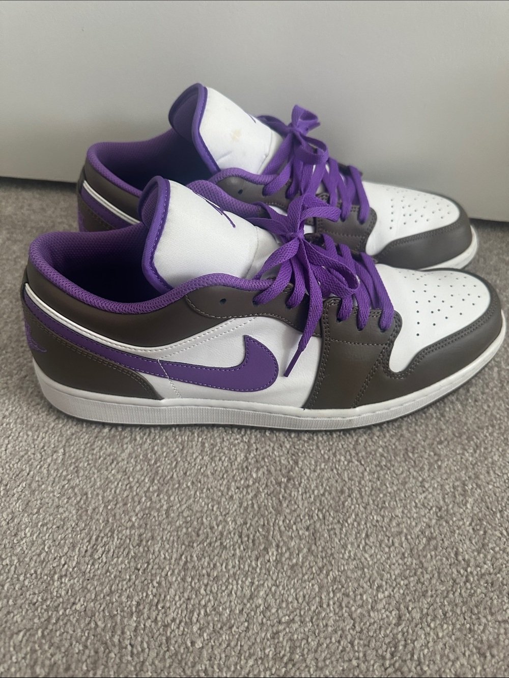 Nike Low-Top Sneakers - White, Purple, Brown